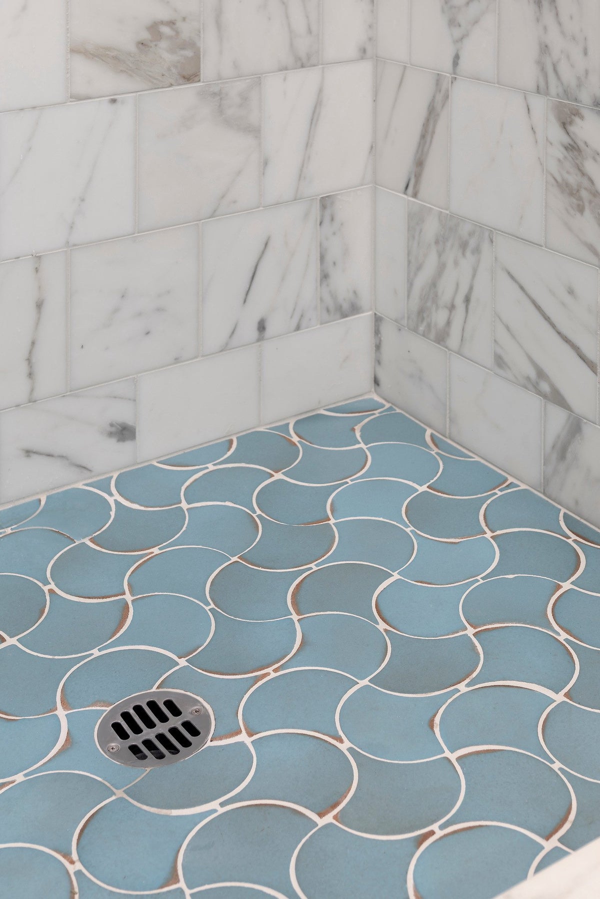 Conche 4" in the shower pan