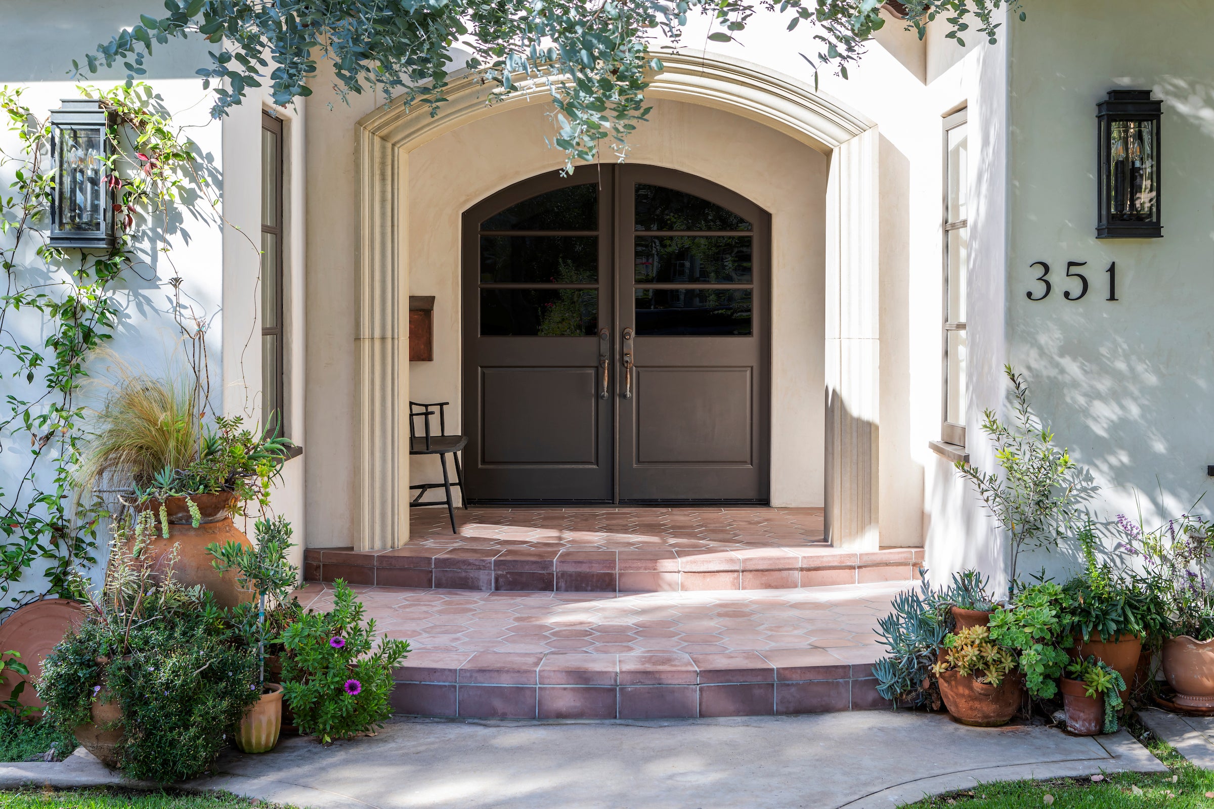 An El Segundo entryway in ARTO 8 inch Roman hexagon, Cotto Dark