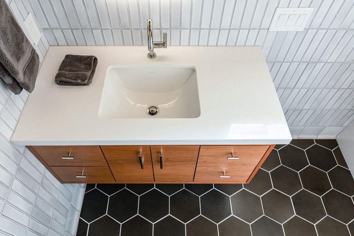 Vanity over the hexagon floor