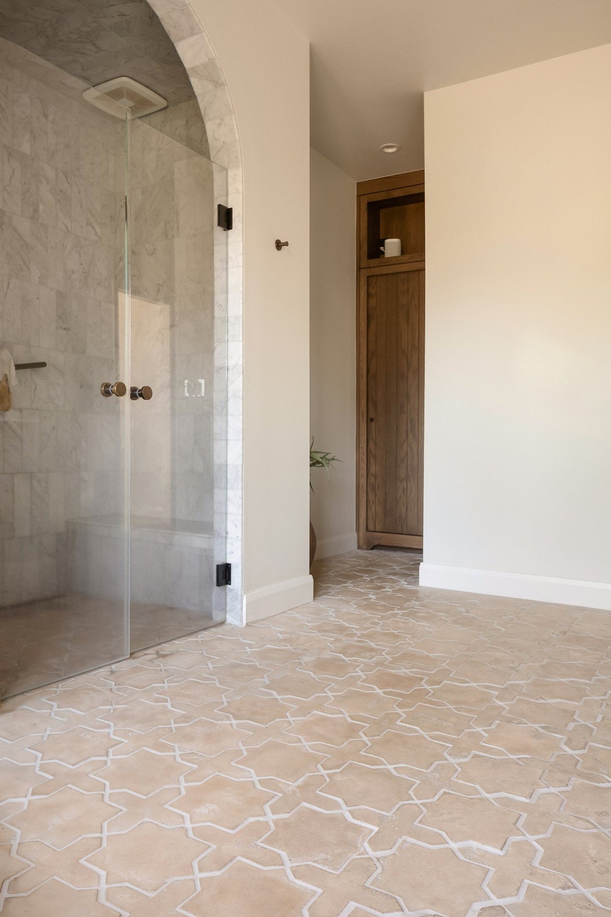 Artillo floor at the shower entry