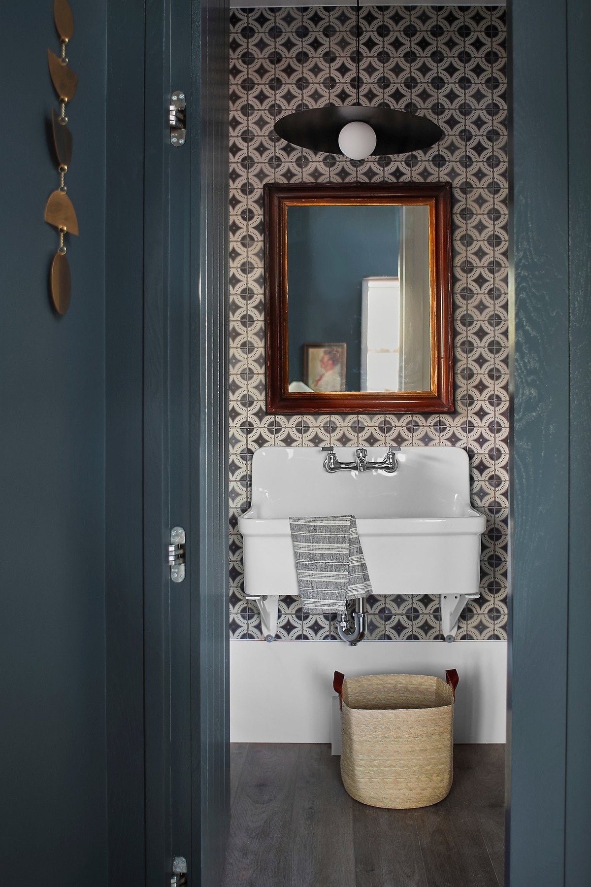 Washroom with patterned Scirocco wall