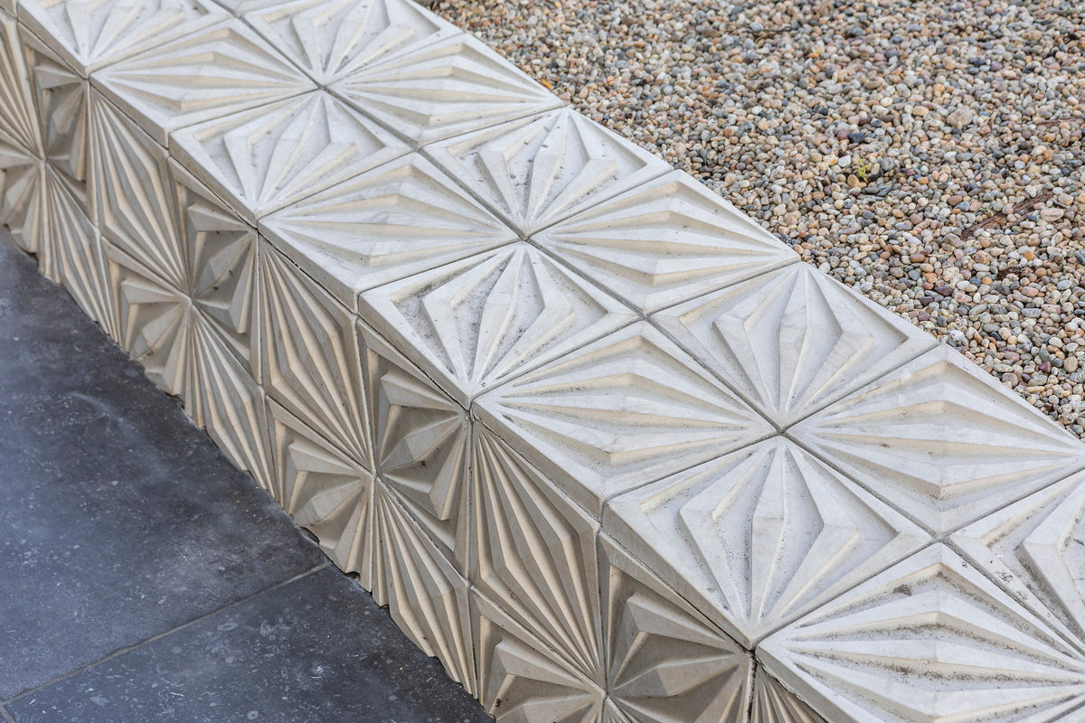 Planter corner in Early Gray