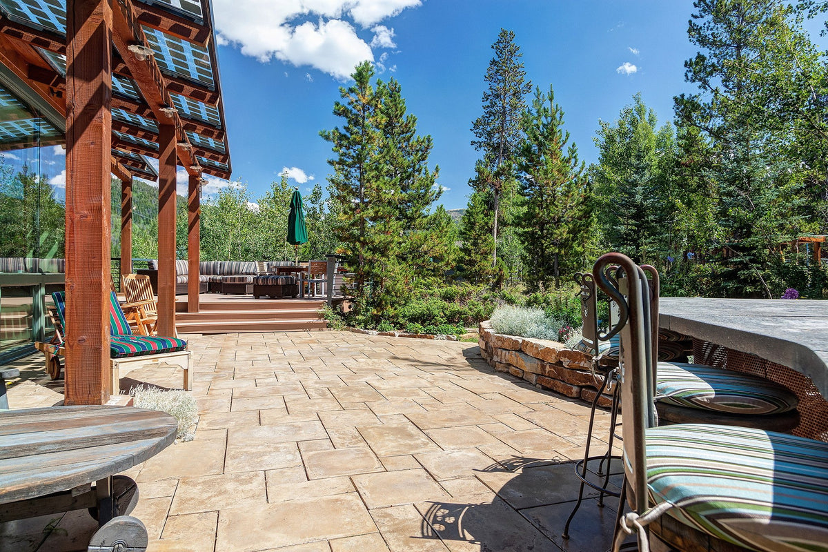 Pergola lounge on Caqui pavers