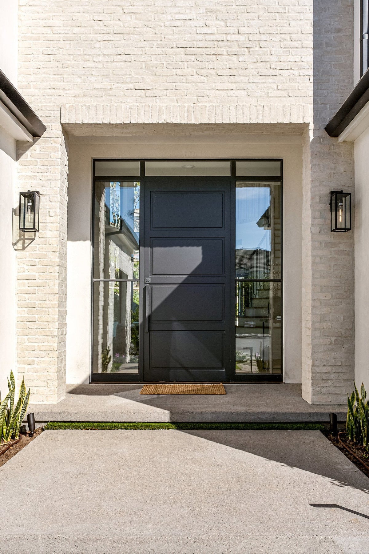 Brick-lined entry vestibule