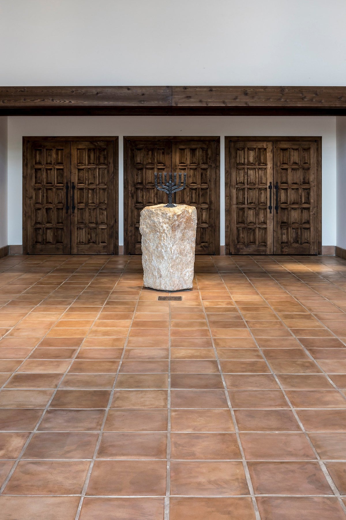 Stone font on Artillo 16" Square