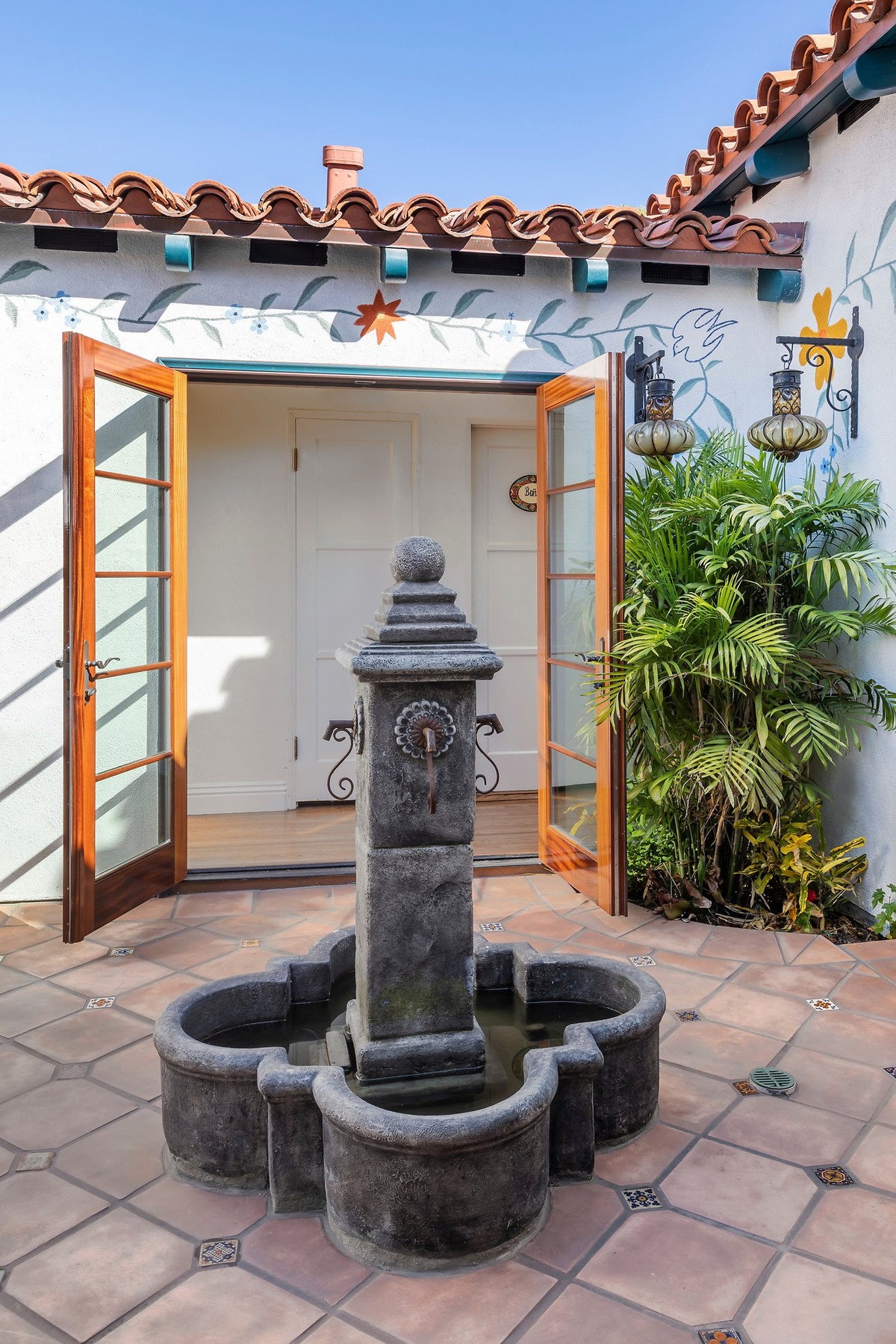 Courtyard fountain on Cotto Dark tile