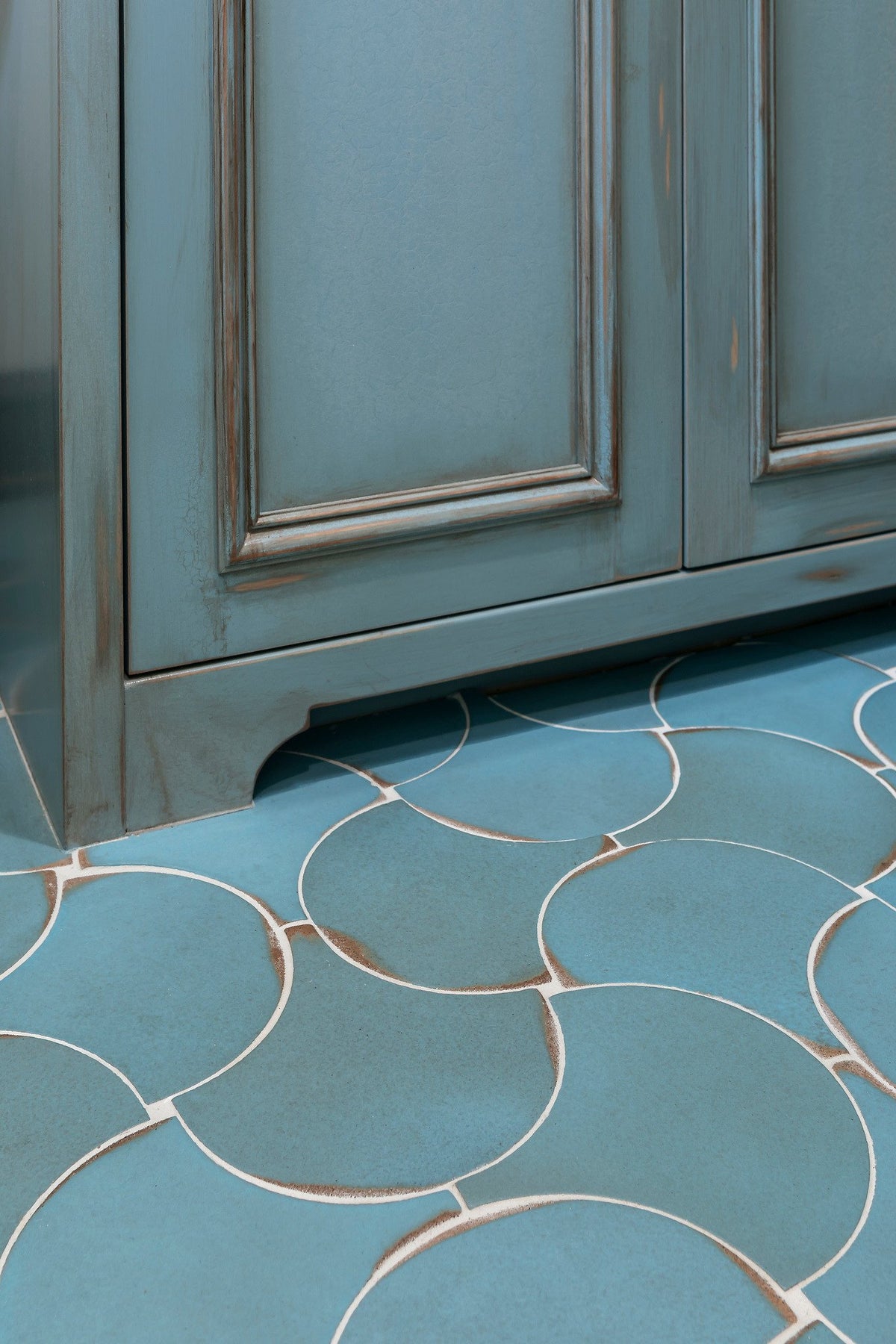 Conche tile at the vanity