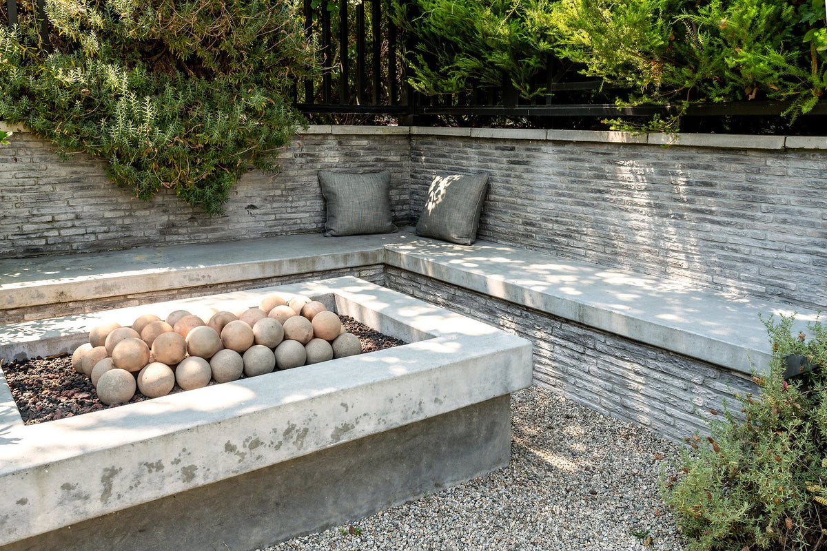 Fire pit seating with Villagio brick wall