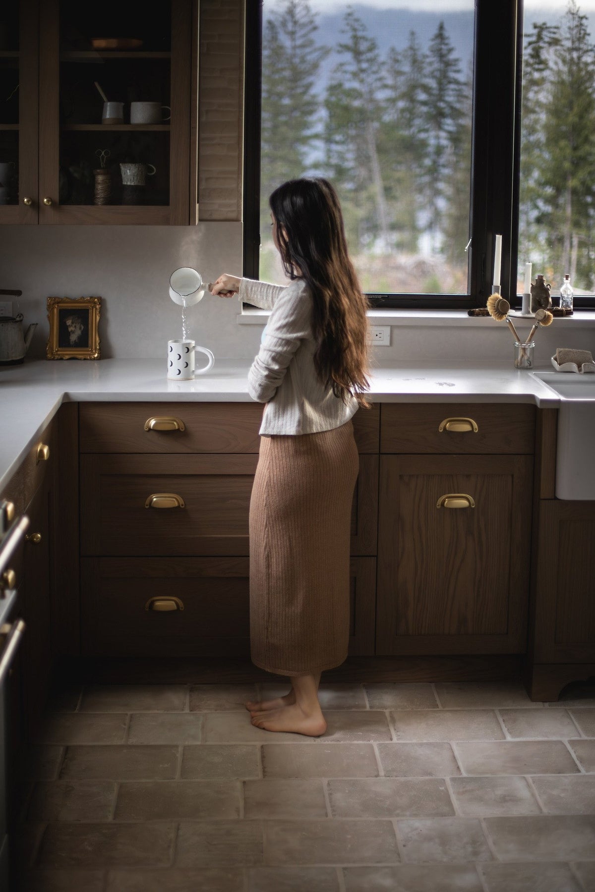 Sink run over the porcelain floor