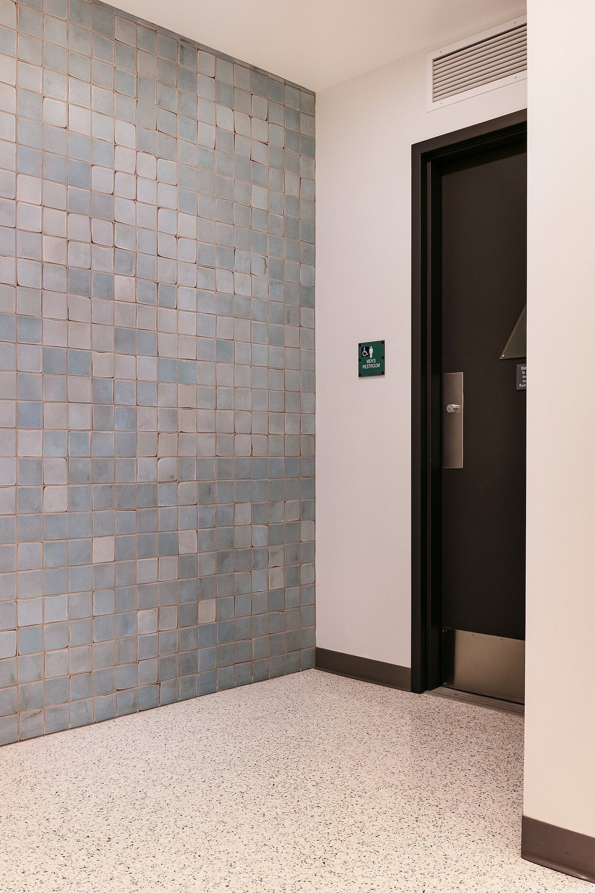 Scirocco Turquoise wall at restroom