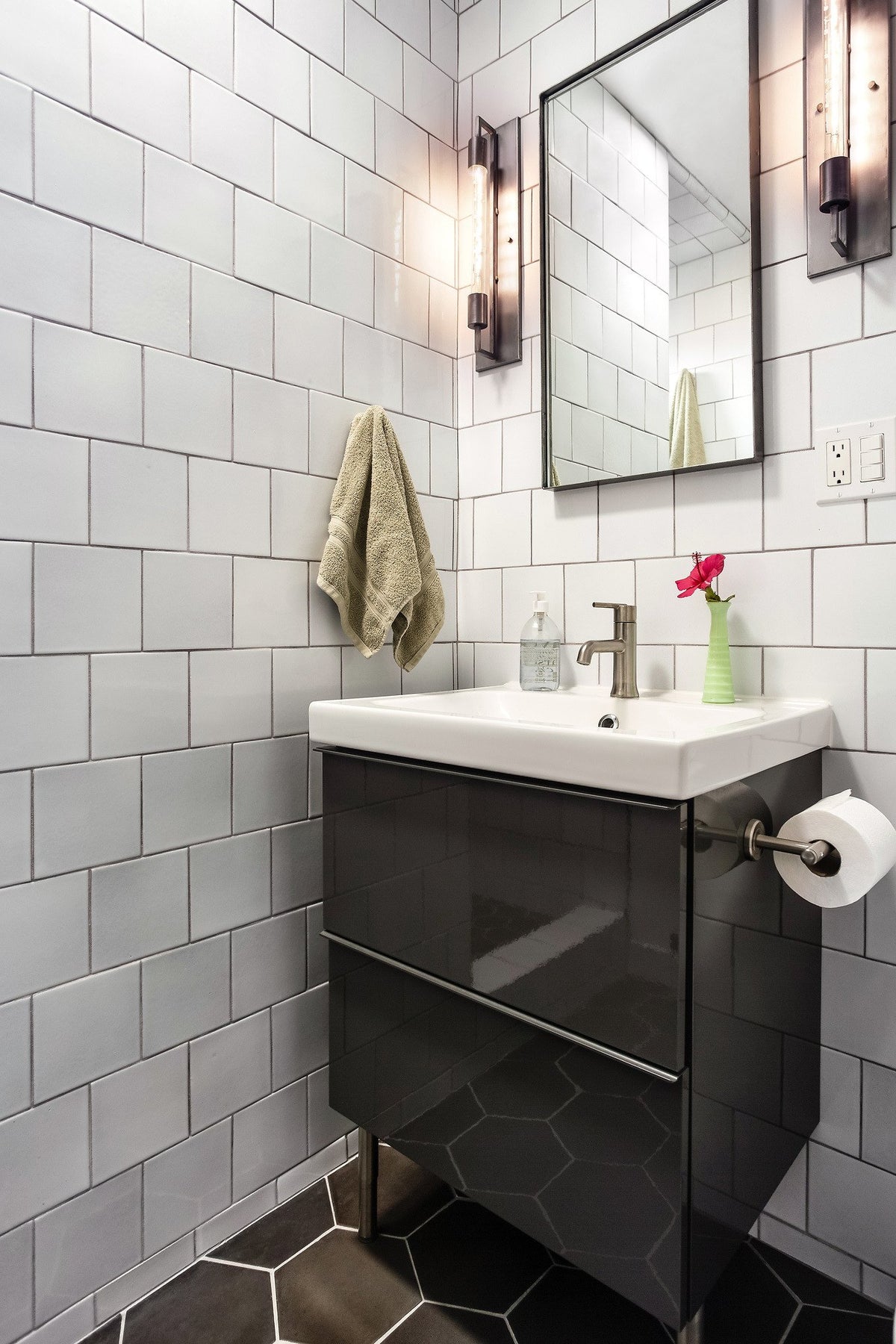 Vanity wall in Studio Pure White
