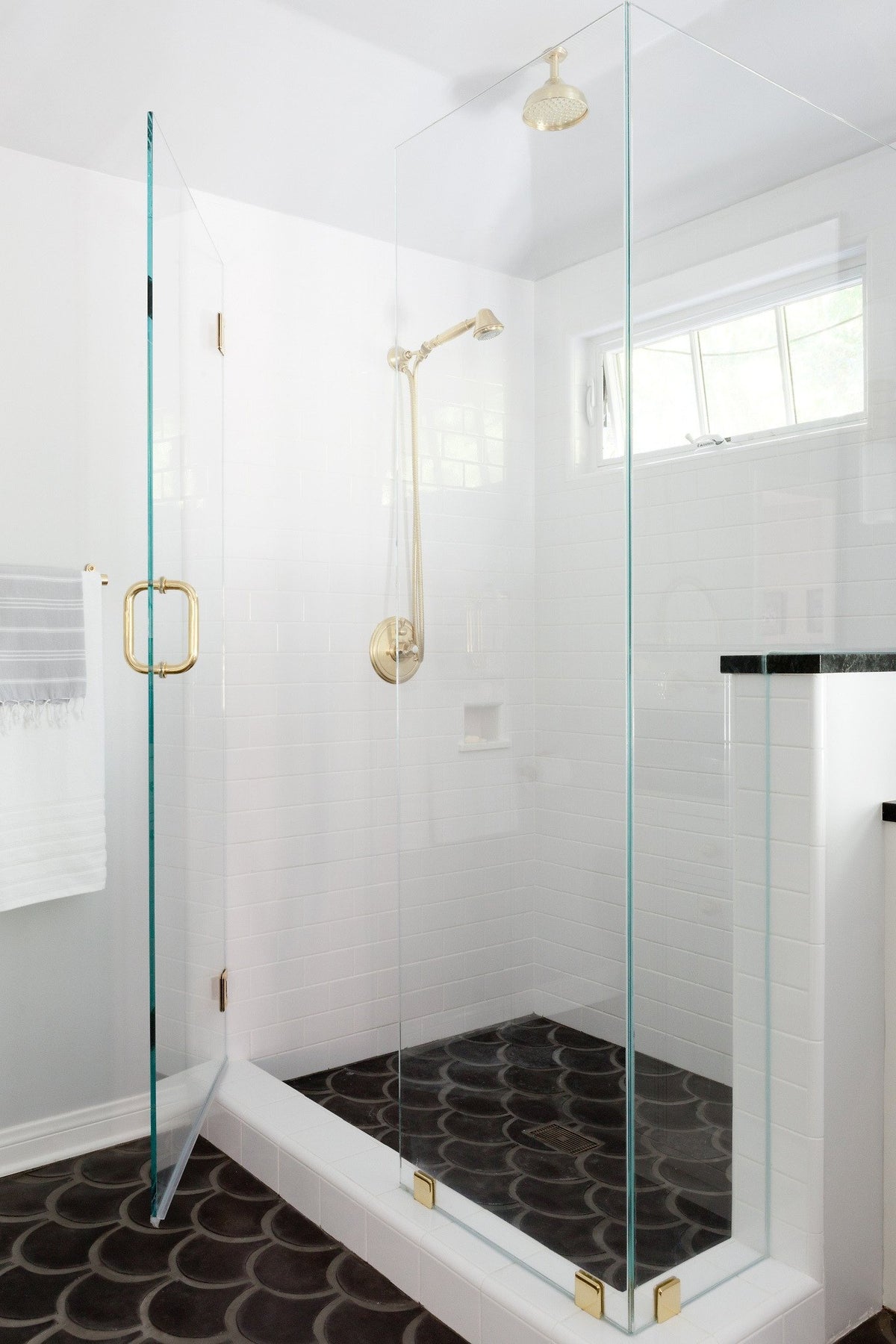 Glass shower with Conche floor
