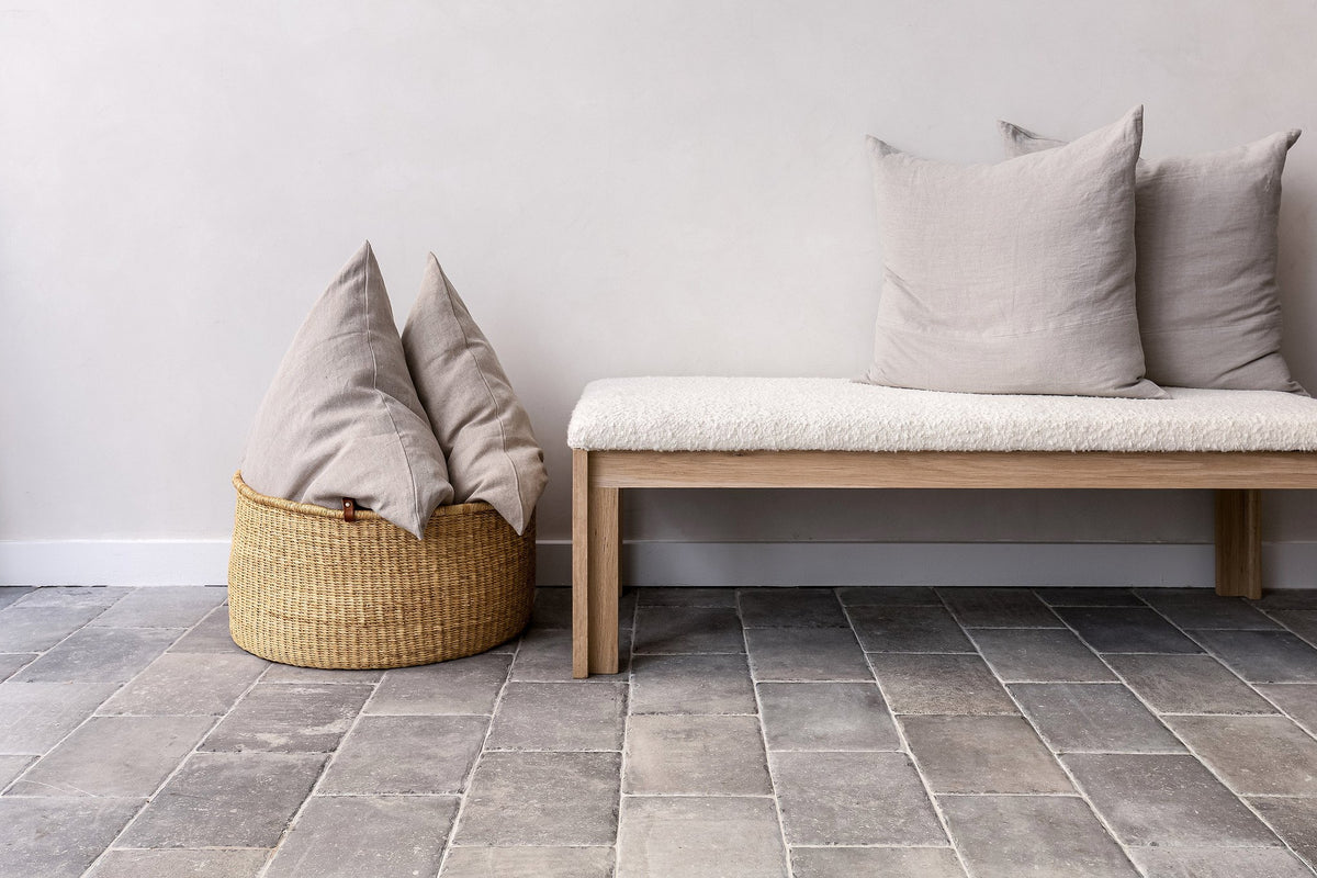 Bench vignette on the Grigio floor
