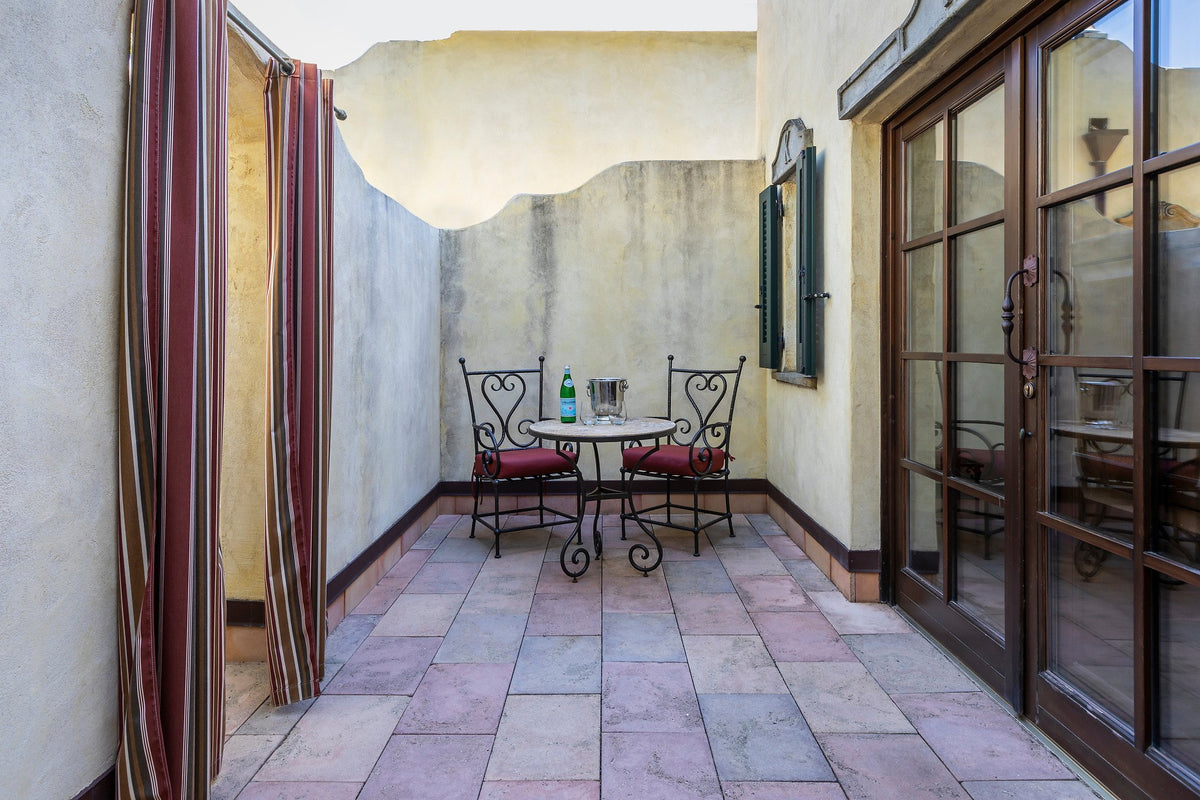 Private patio in Roman pattern