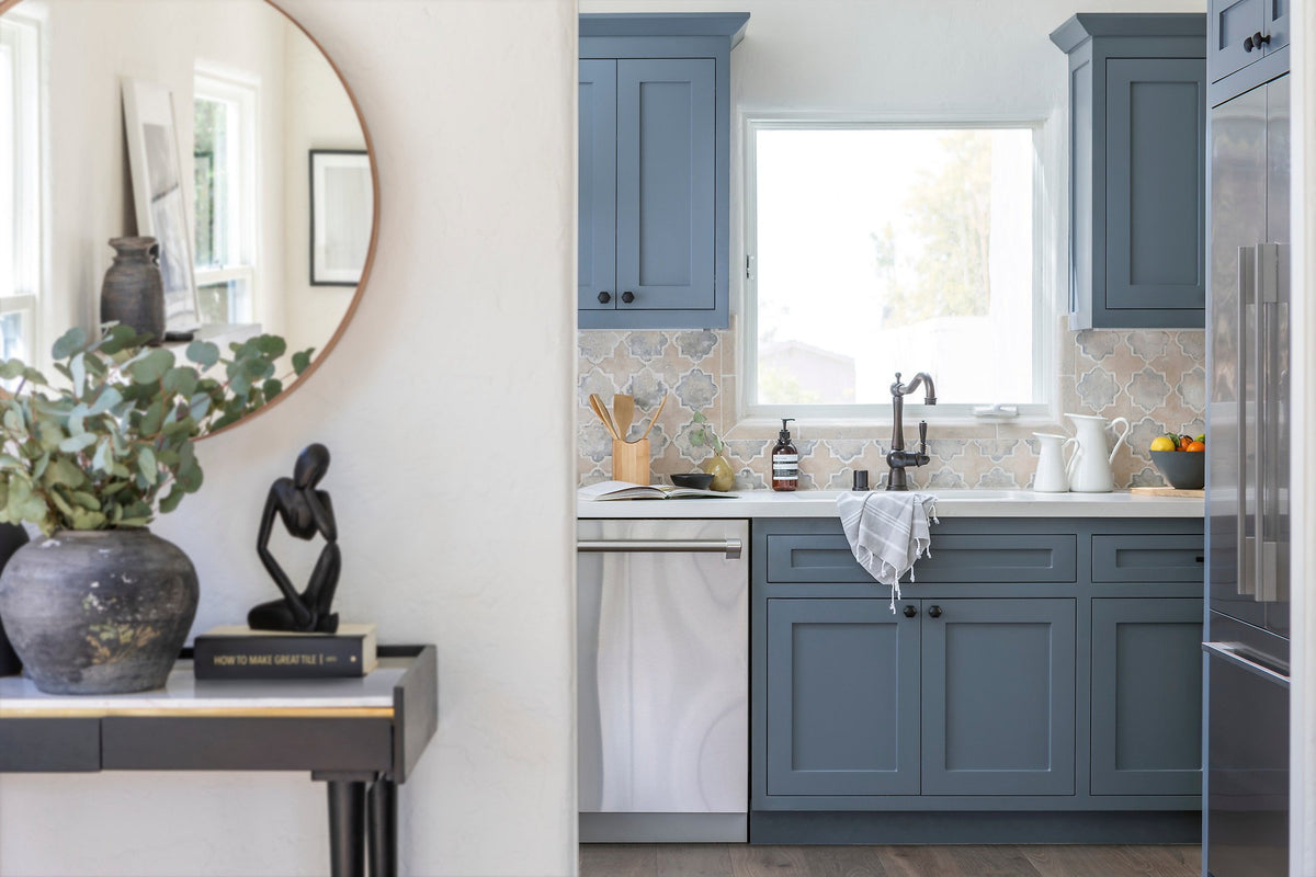 Kitchen seen from the entry