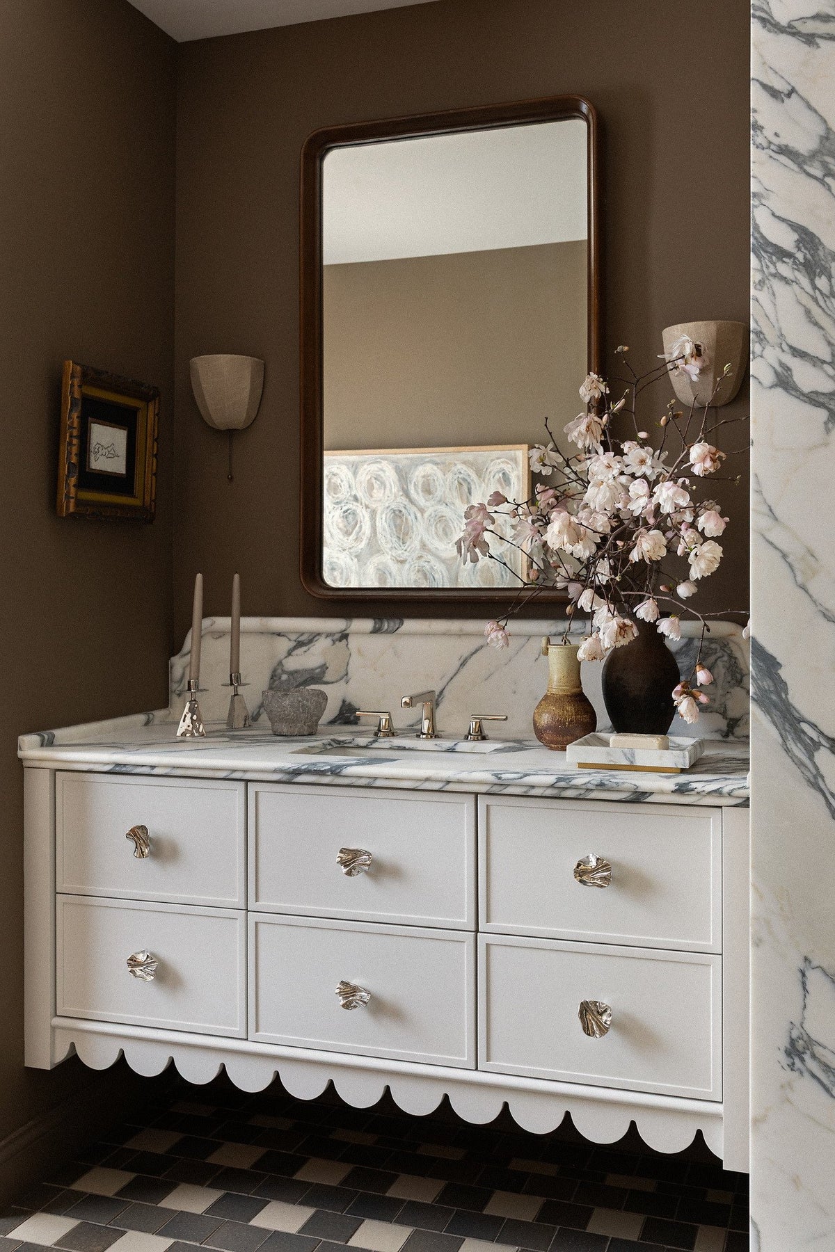 Vanity over a two-tone 4x4 floor