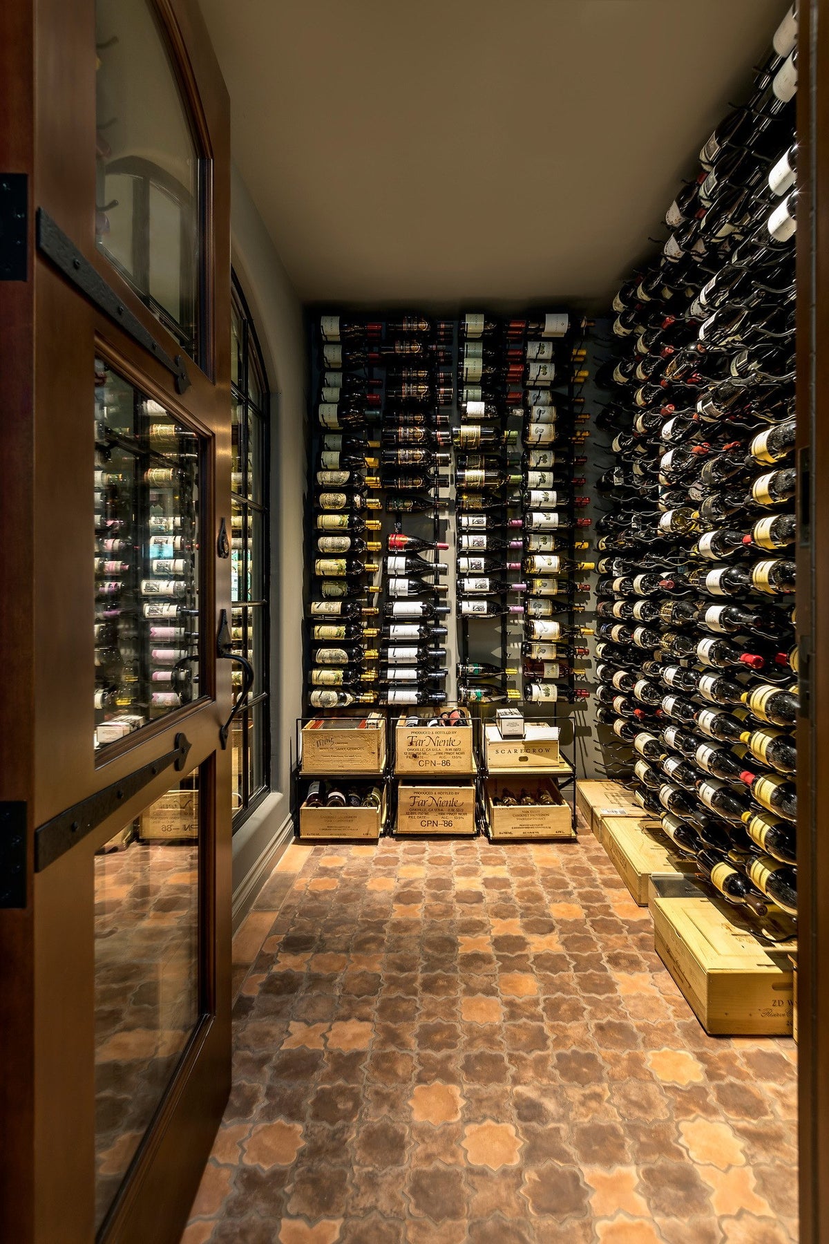 Wine cellar with Arabesque 8C floor