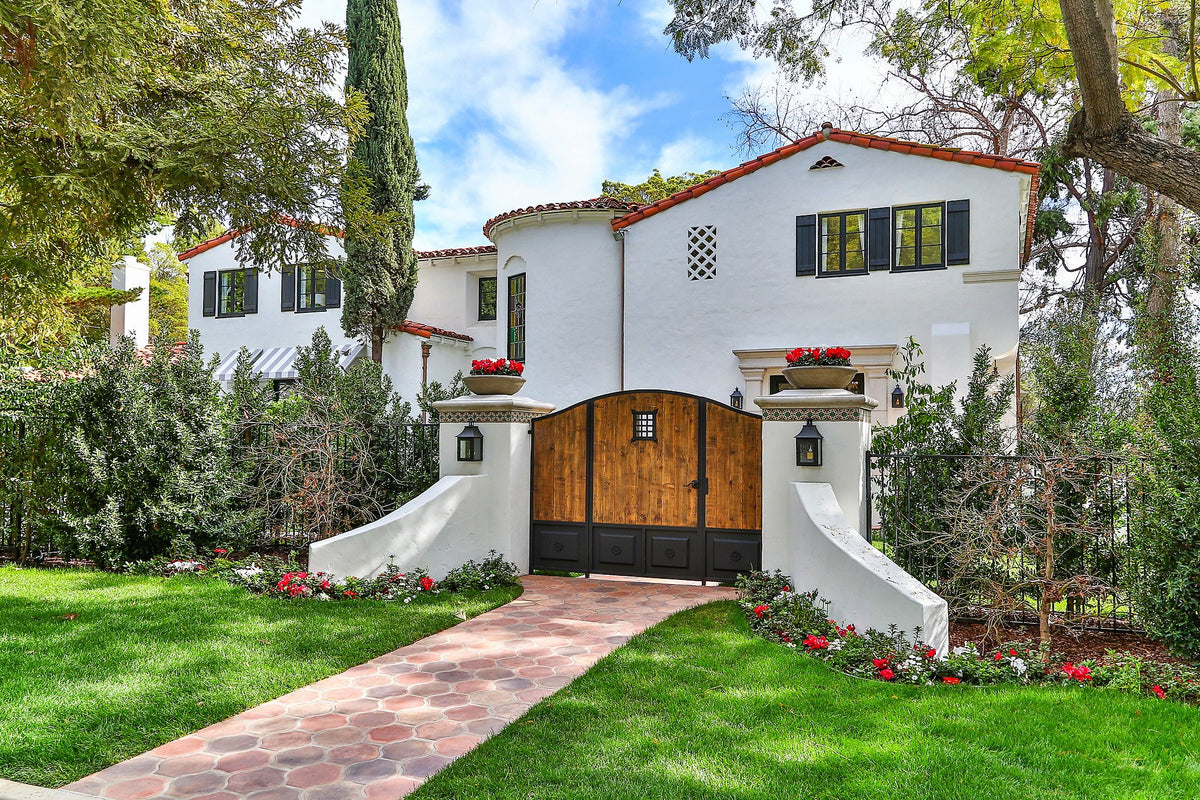 Front walk in Super Artillo Pata Grande