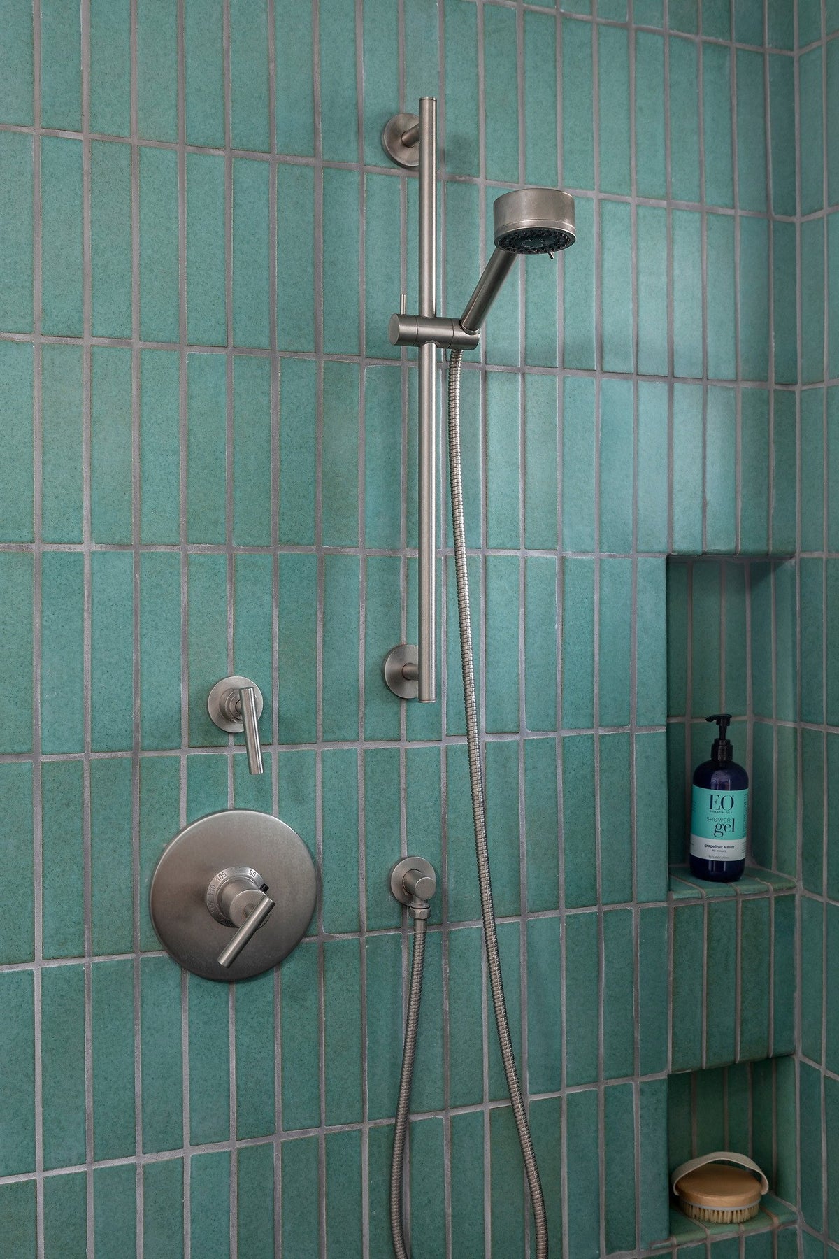 Shower wall in vertical Aqua tile