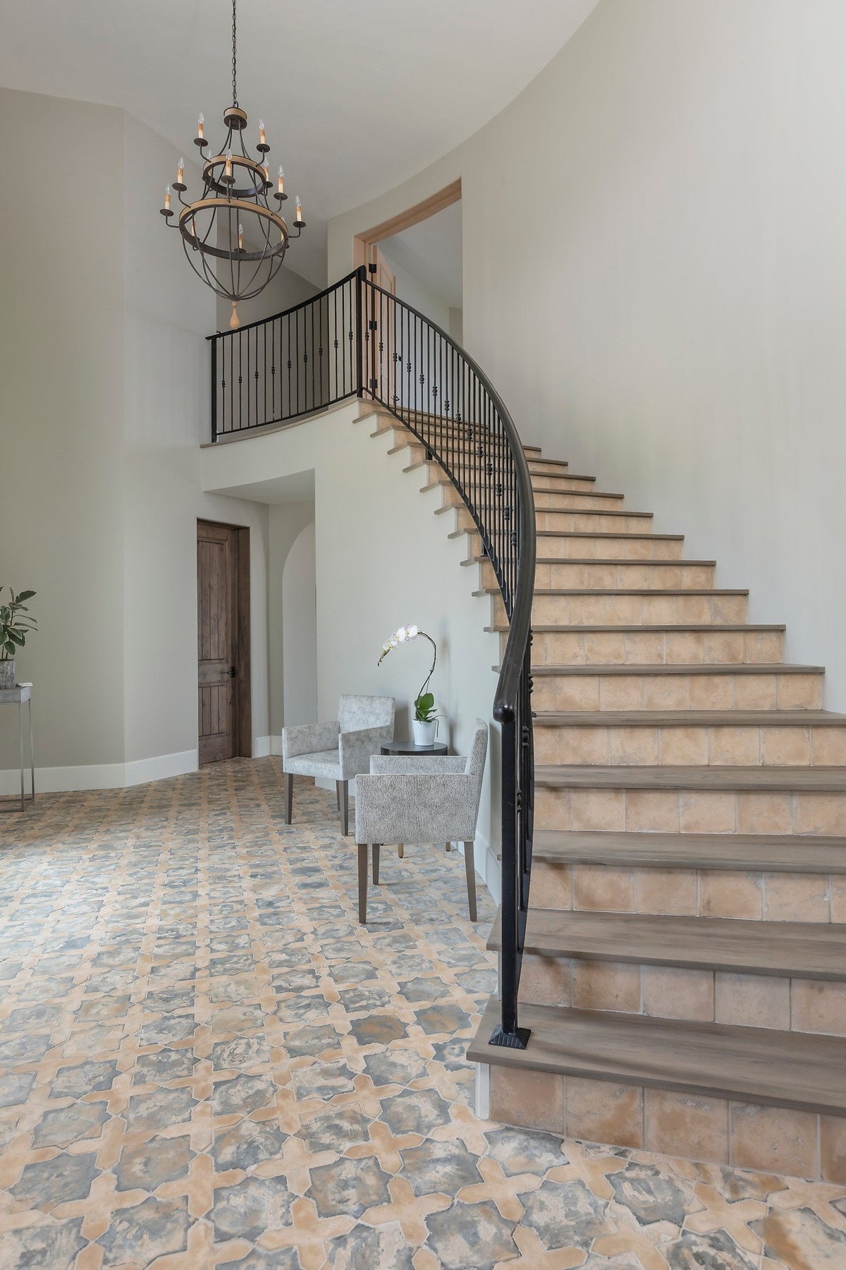 Curved staircase above the 2C floor