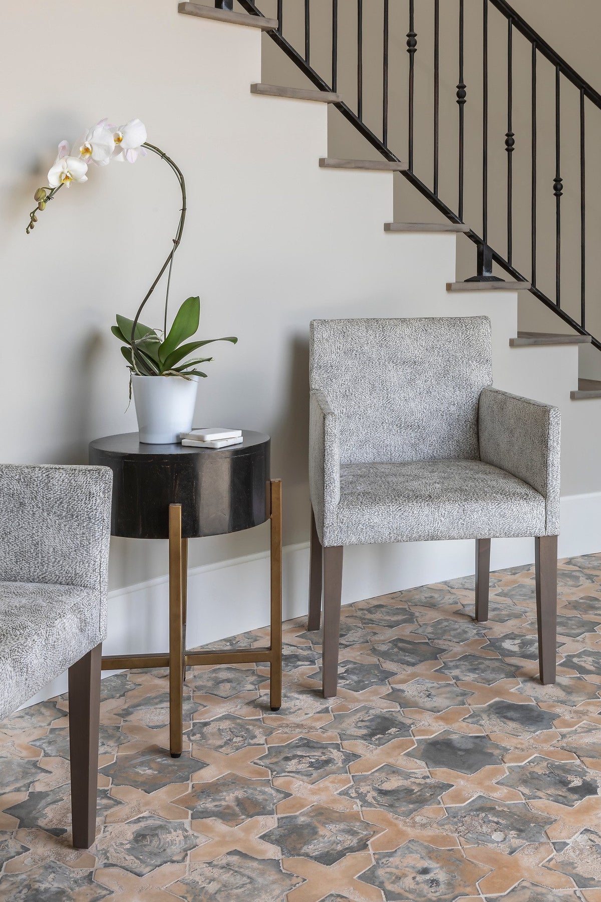 Seating nook on Winslet Blend tile