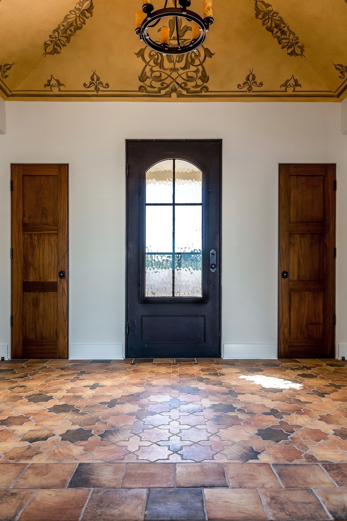 Foyer floor in cross-and-star tile