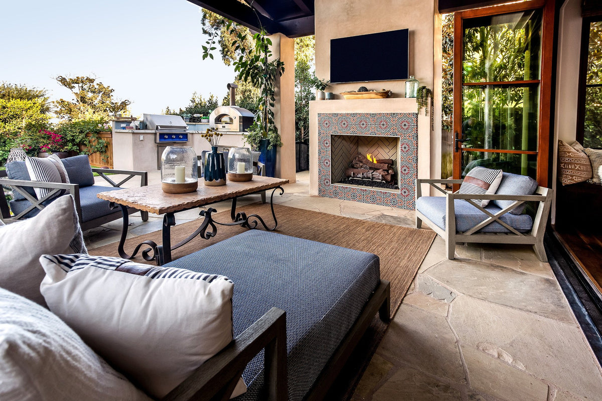 Fireplace seen from the lounge