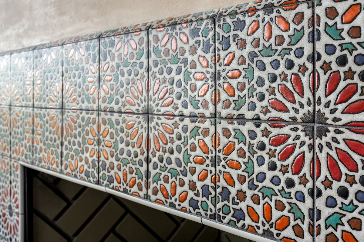 Deco border above the firebox