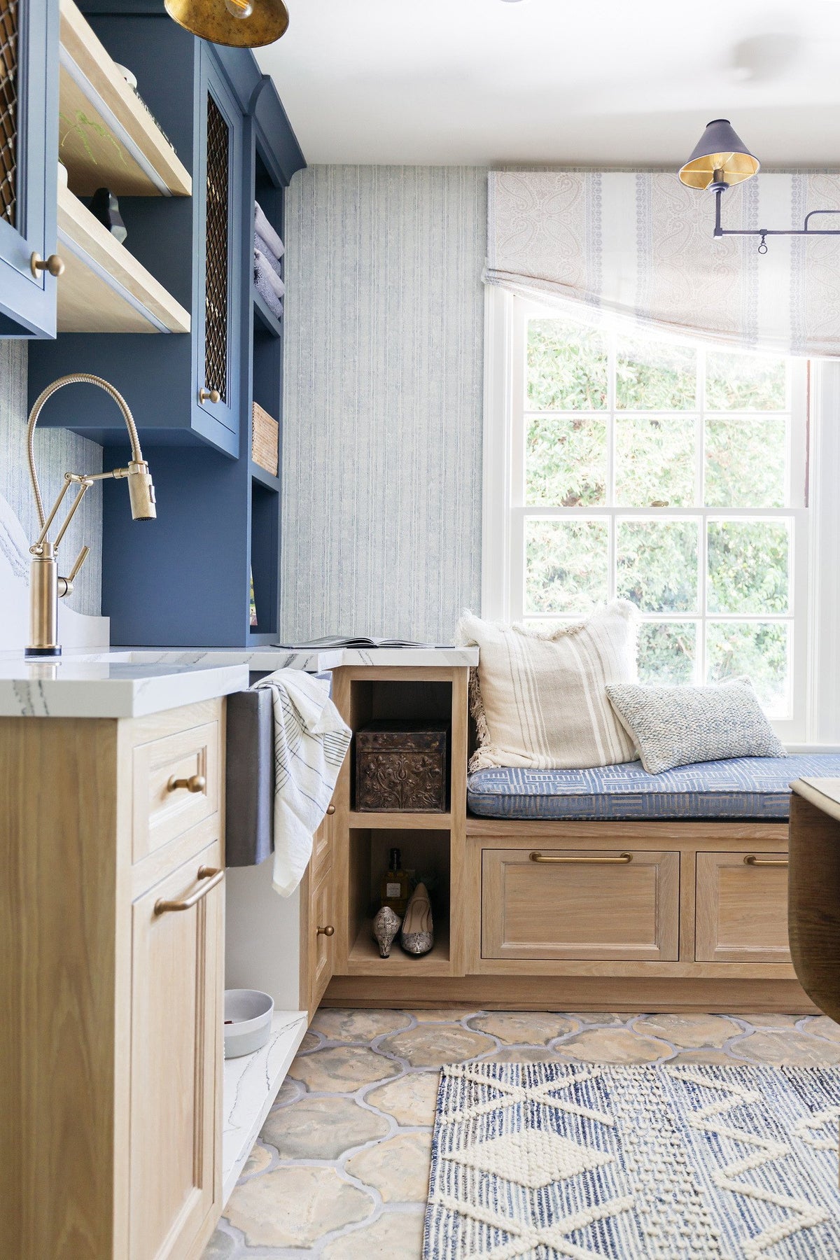 Window seat and sink area