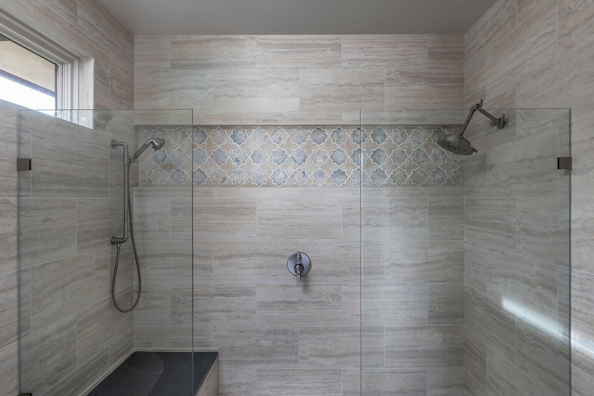 Shower with an 8C accent band
