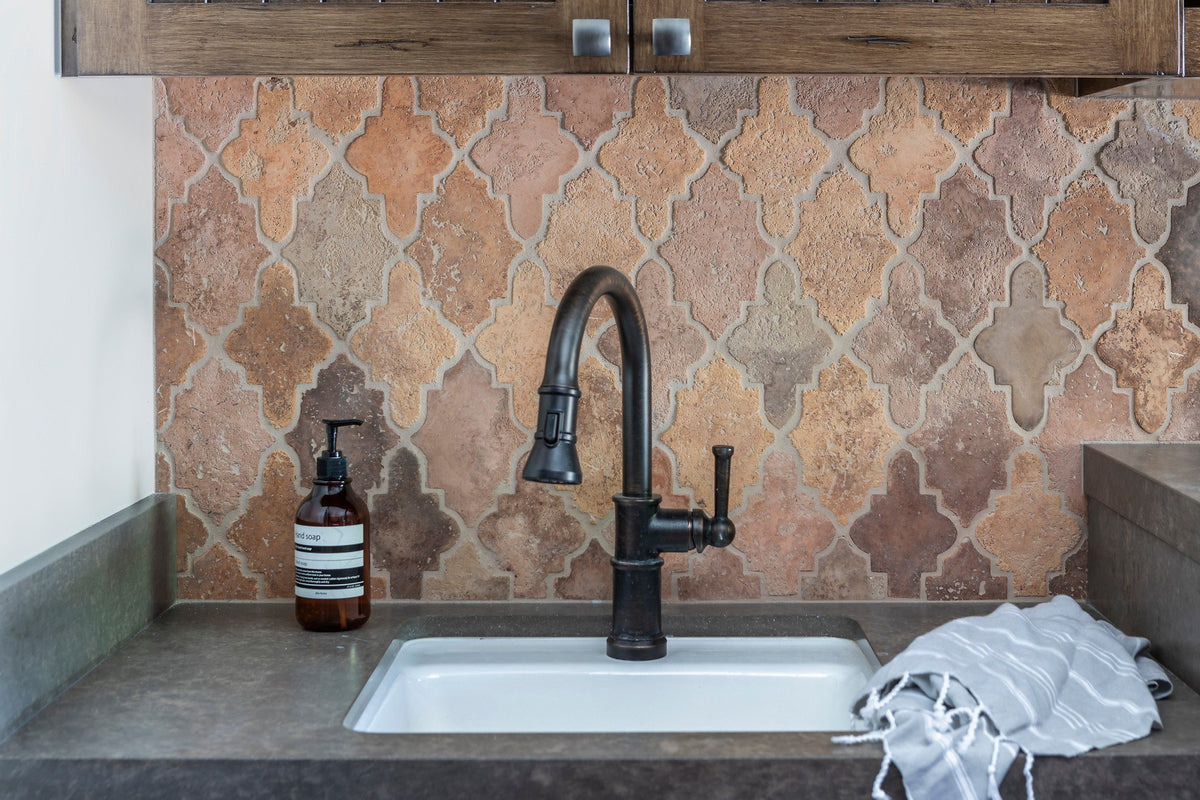 Sink backsplash in Normandy Cream Vintage