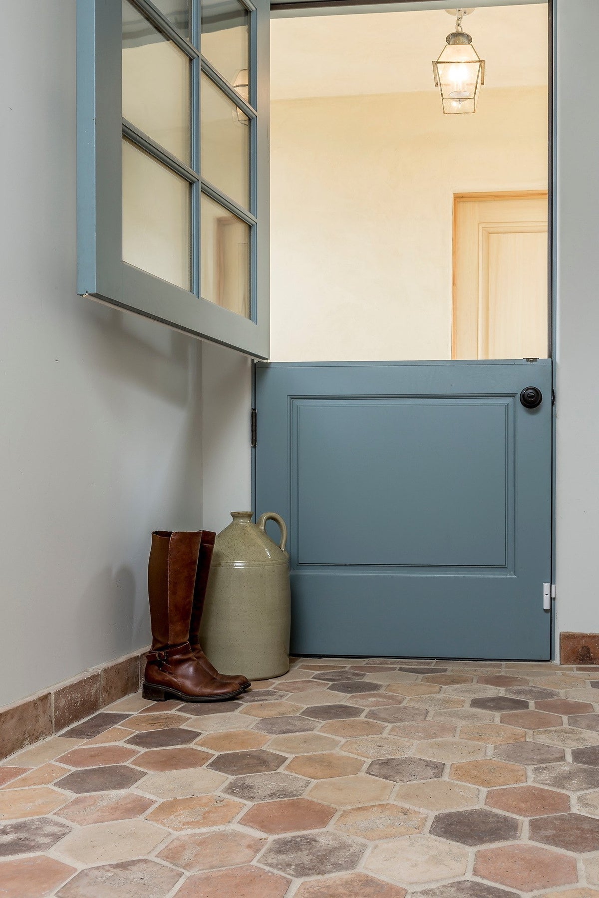 Hexagon floor at the Dutch door