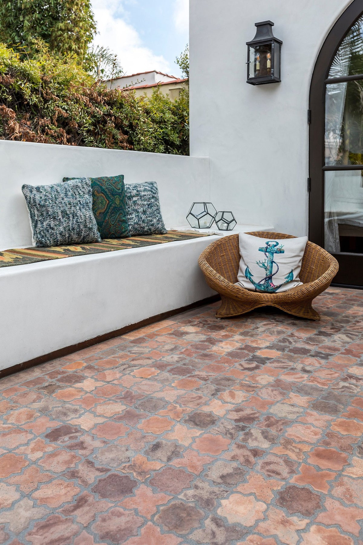 Bench corner on Normandy Cream tile