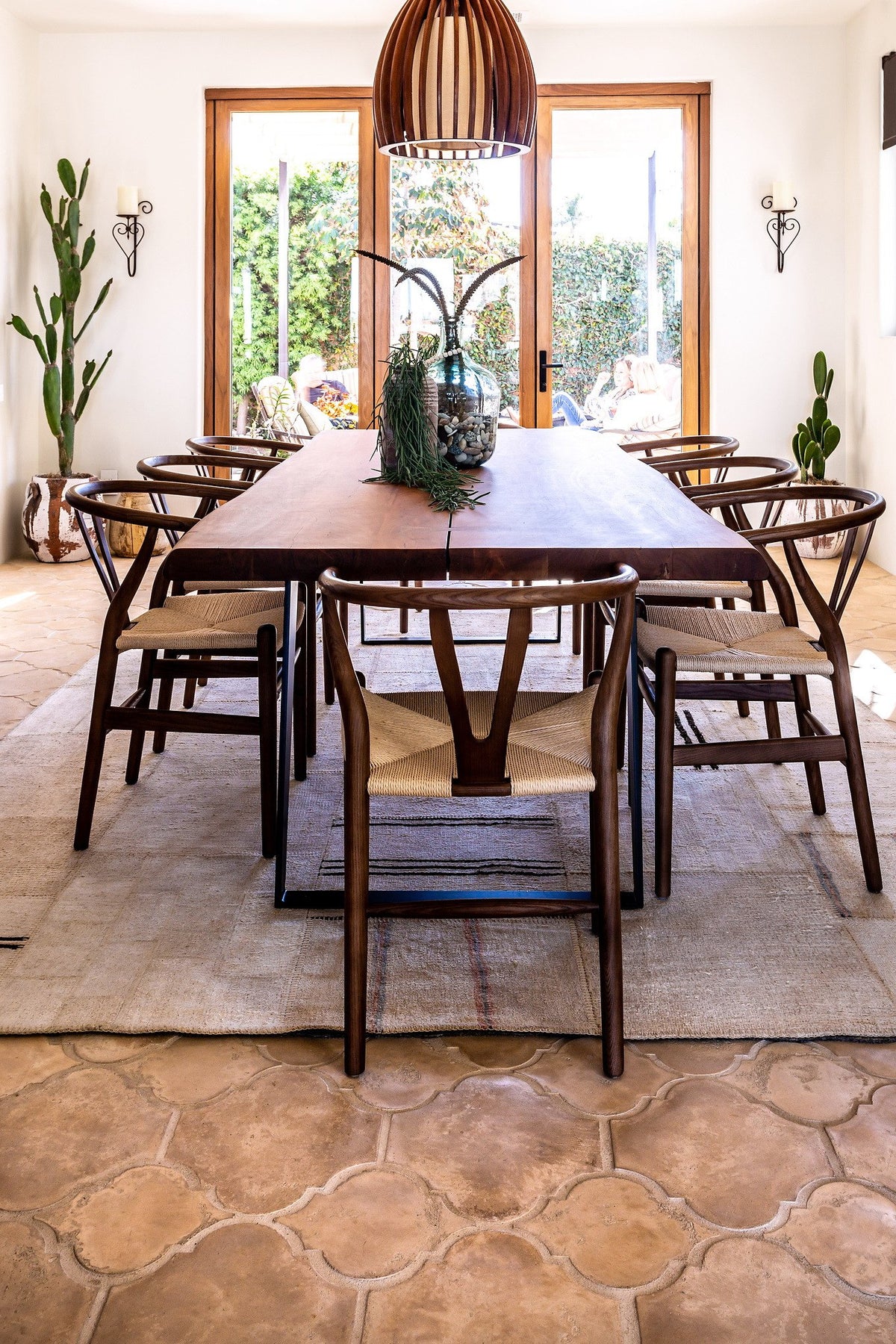 Dining table over Arabesque 5B