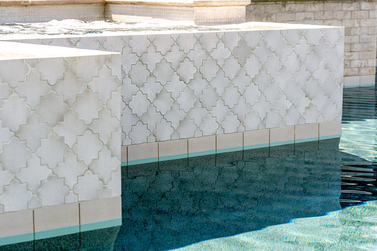 Arabesque corner at the waterline