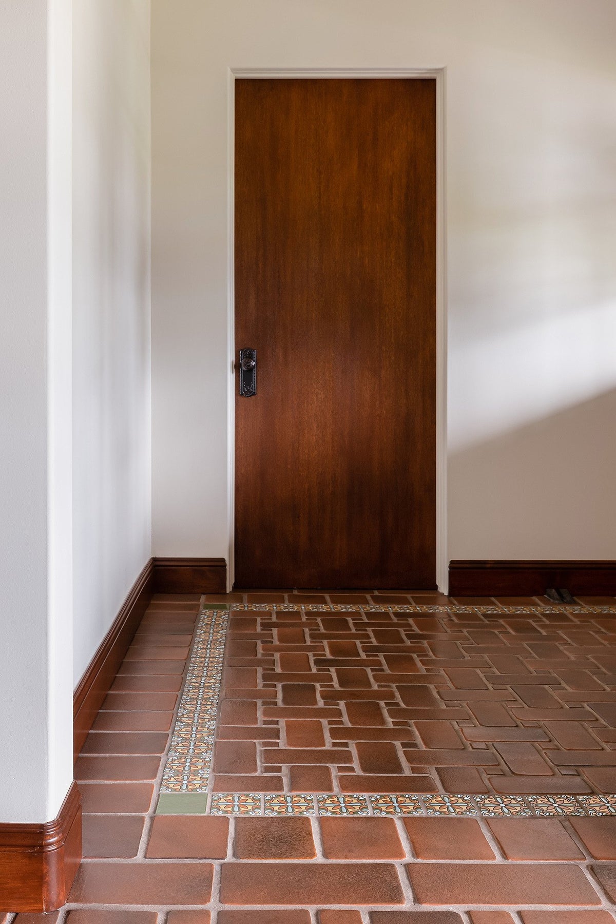 Deco border at a hallway door
