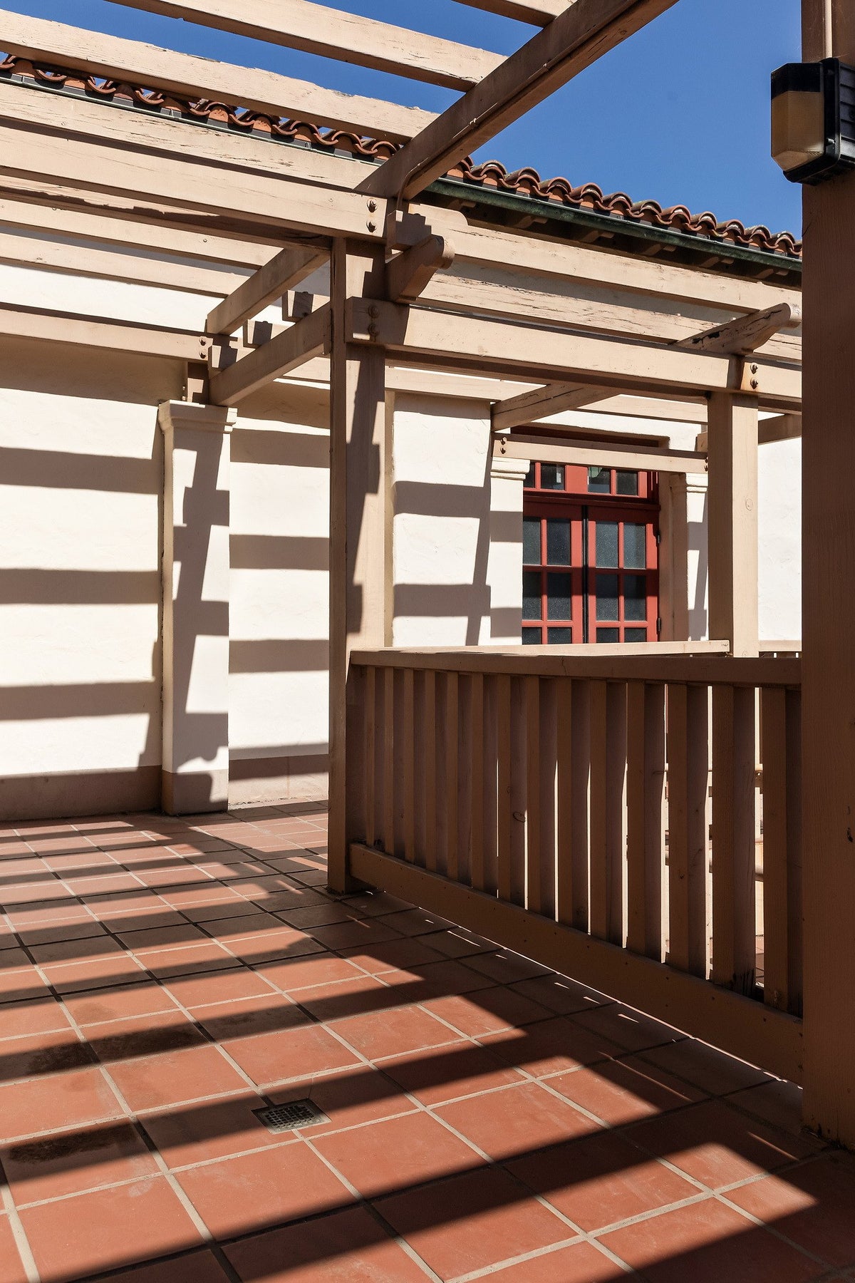 Pergola walkway in Monrovia 12x12