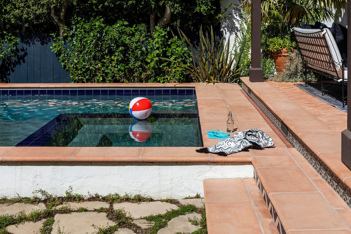Spa with Cotto Gold coping
