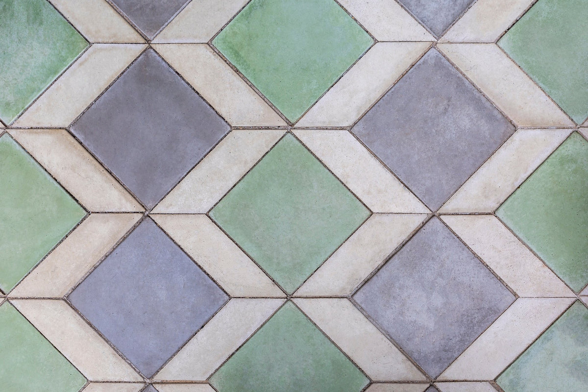Diamond layout of the Roman pattern