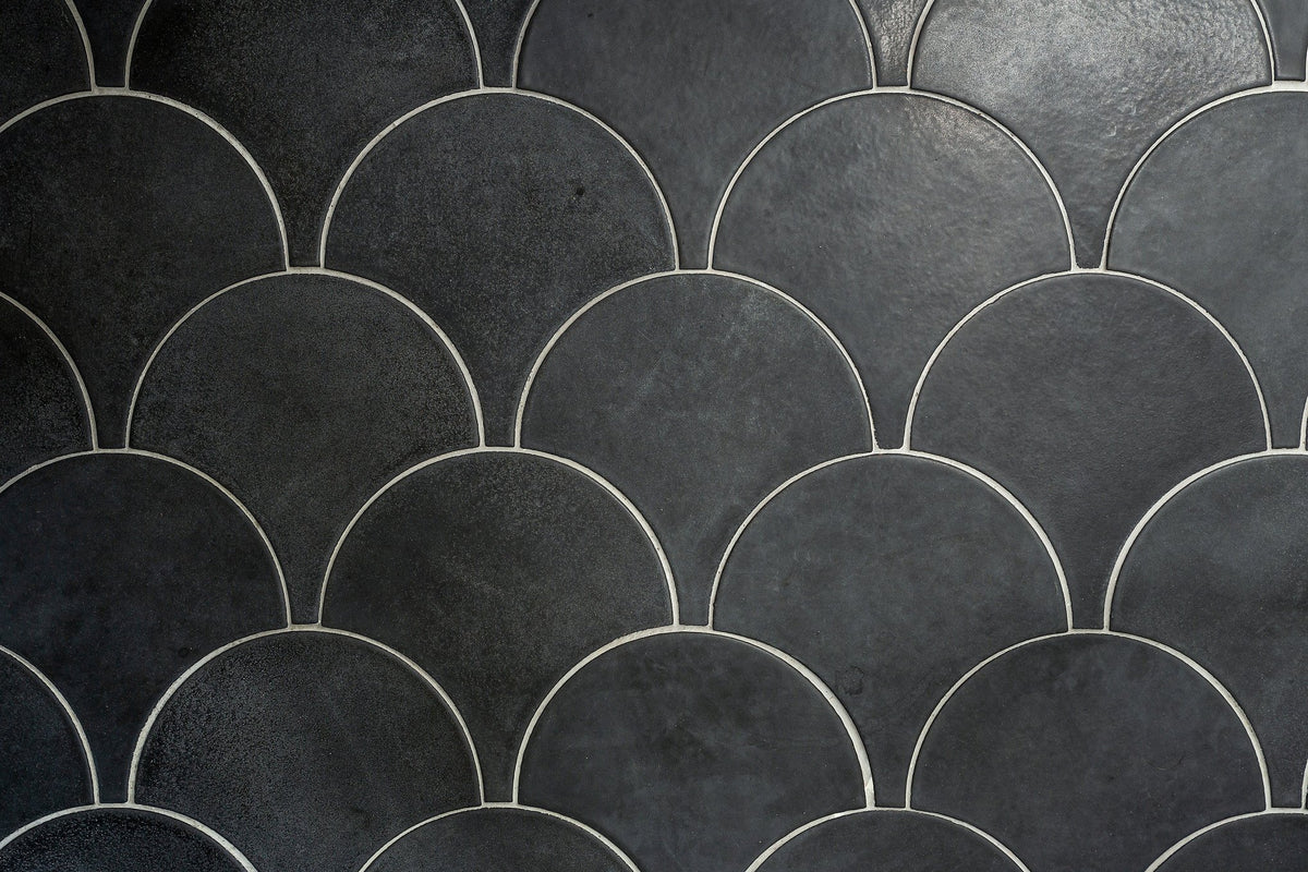 Studio Conche in Black Diamond