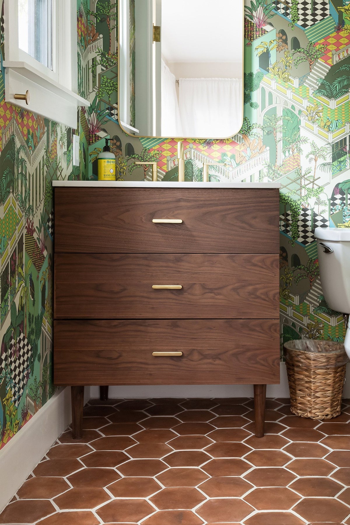Bath with Artillo Hexagon floor