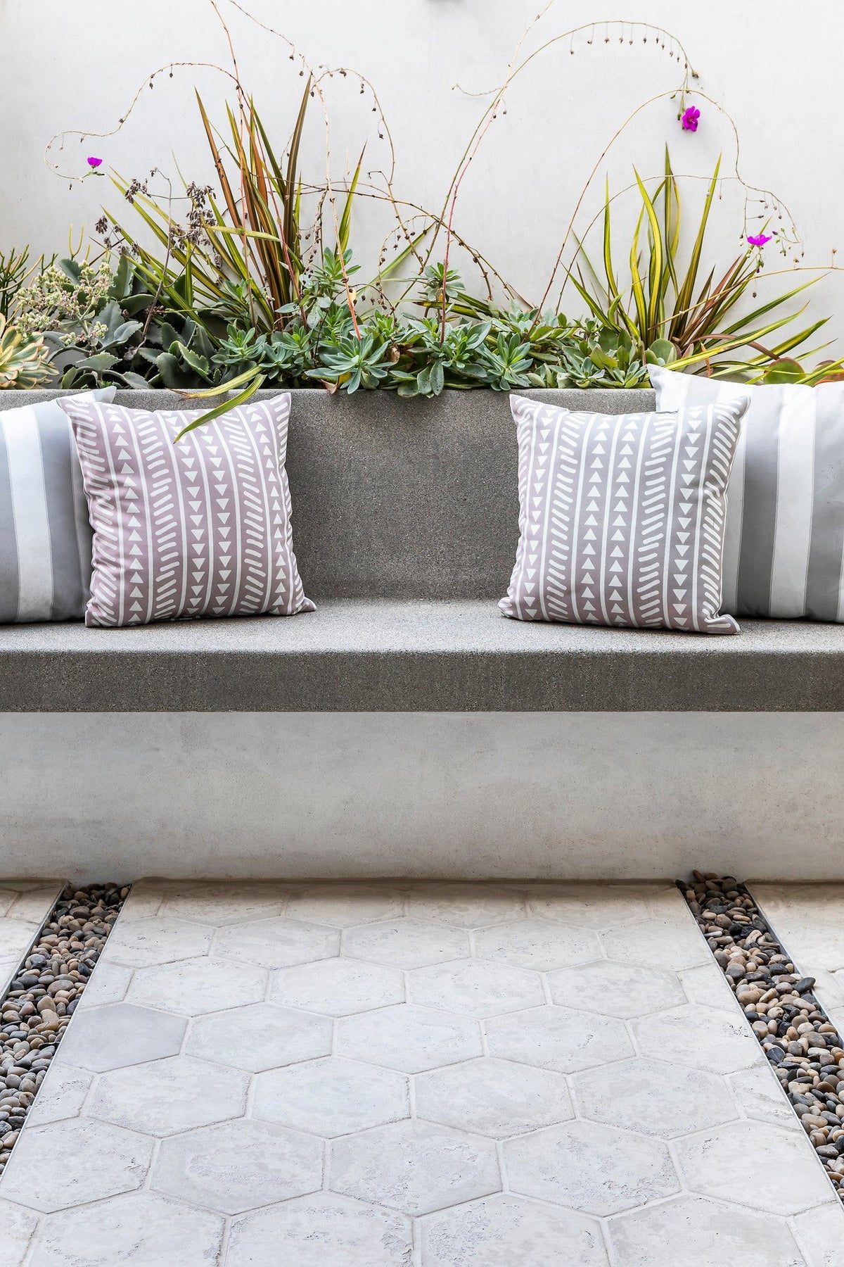 Built-in bench above hexagon floor