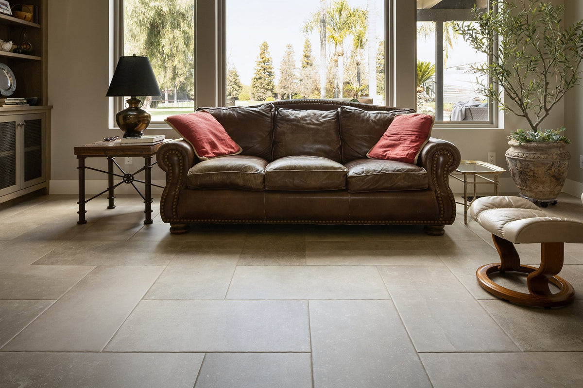 Living room on Kronos porcelain in Crema