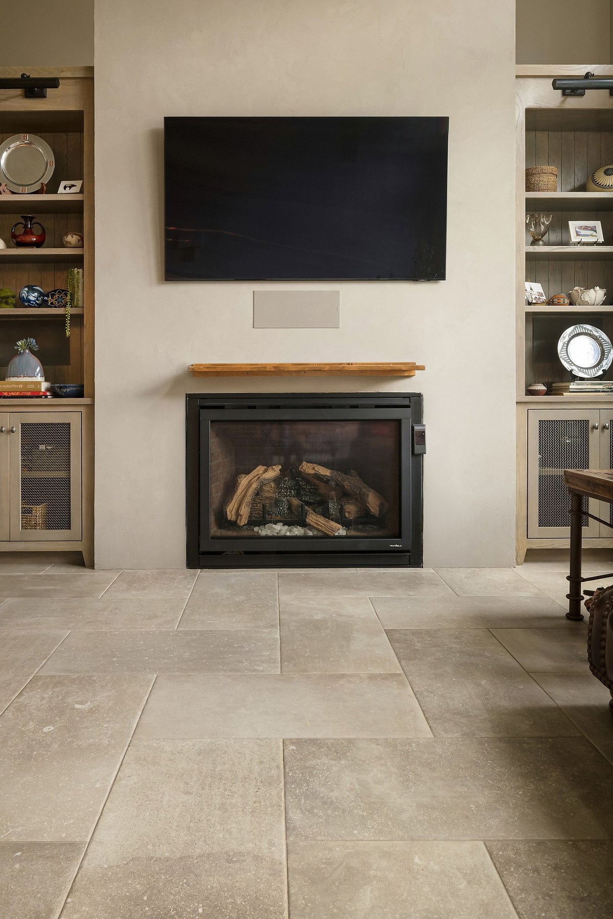 Fireplace wall over the Crema floor