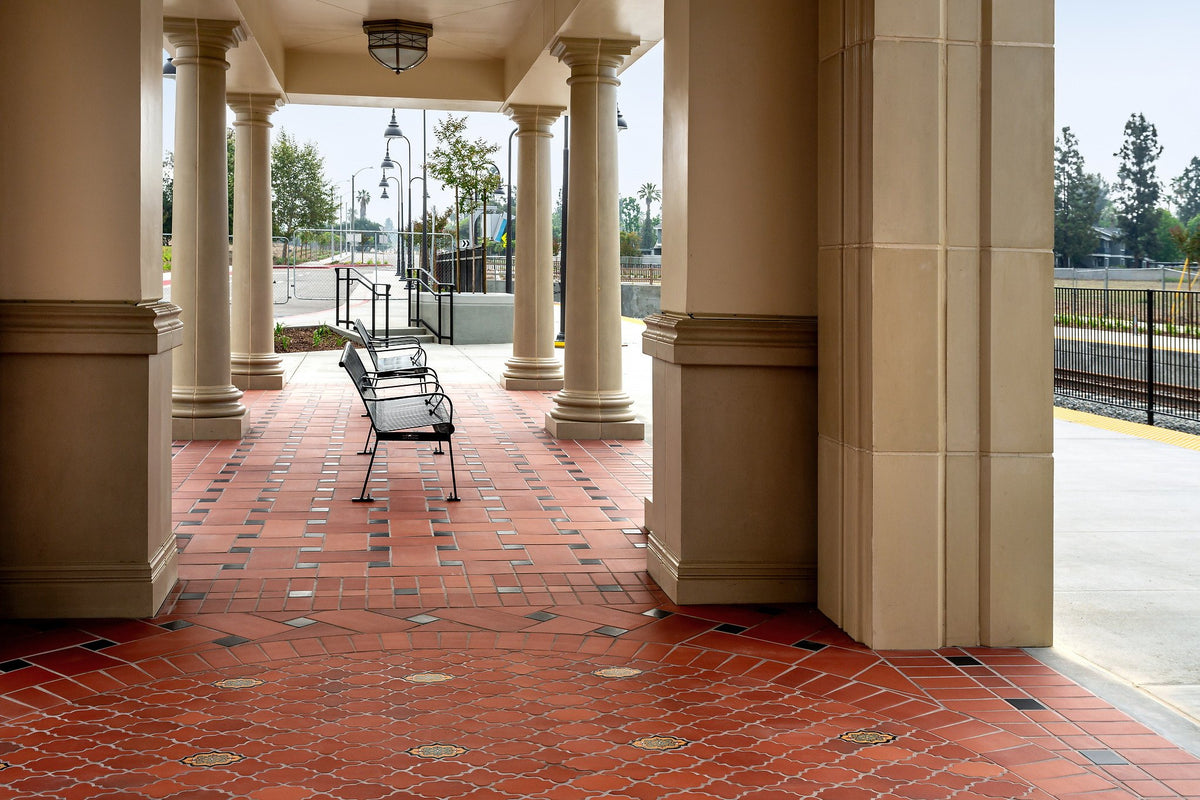 Covered platform with Studio tile