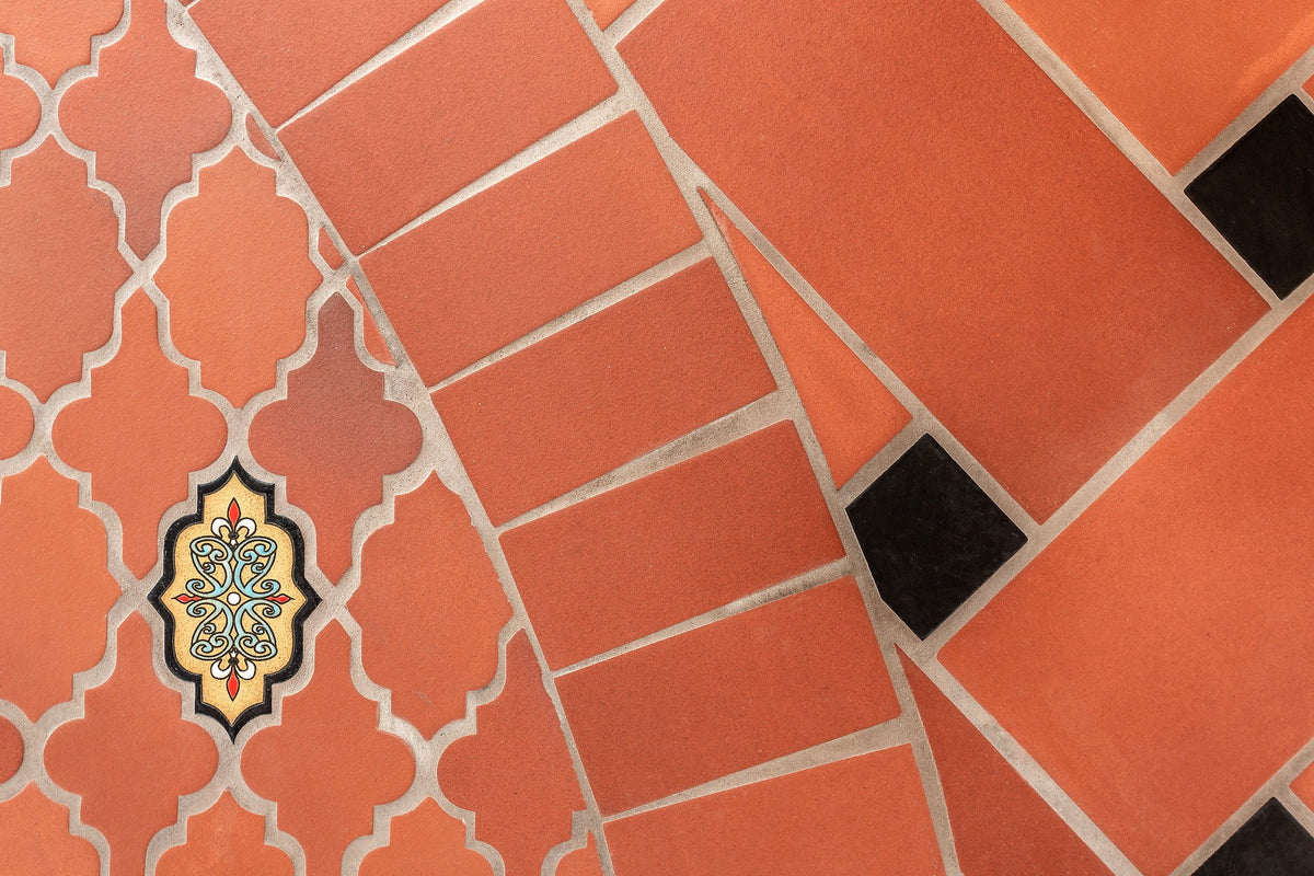 Arabesque meets basketweave border