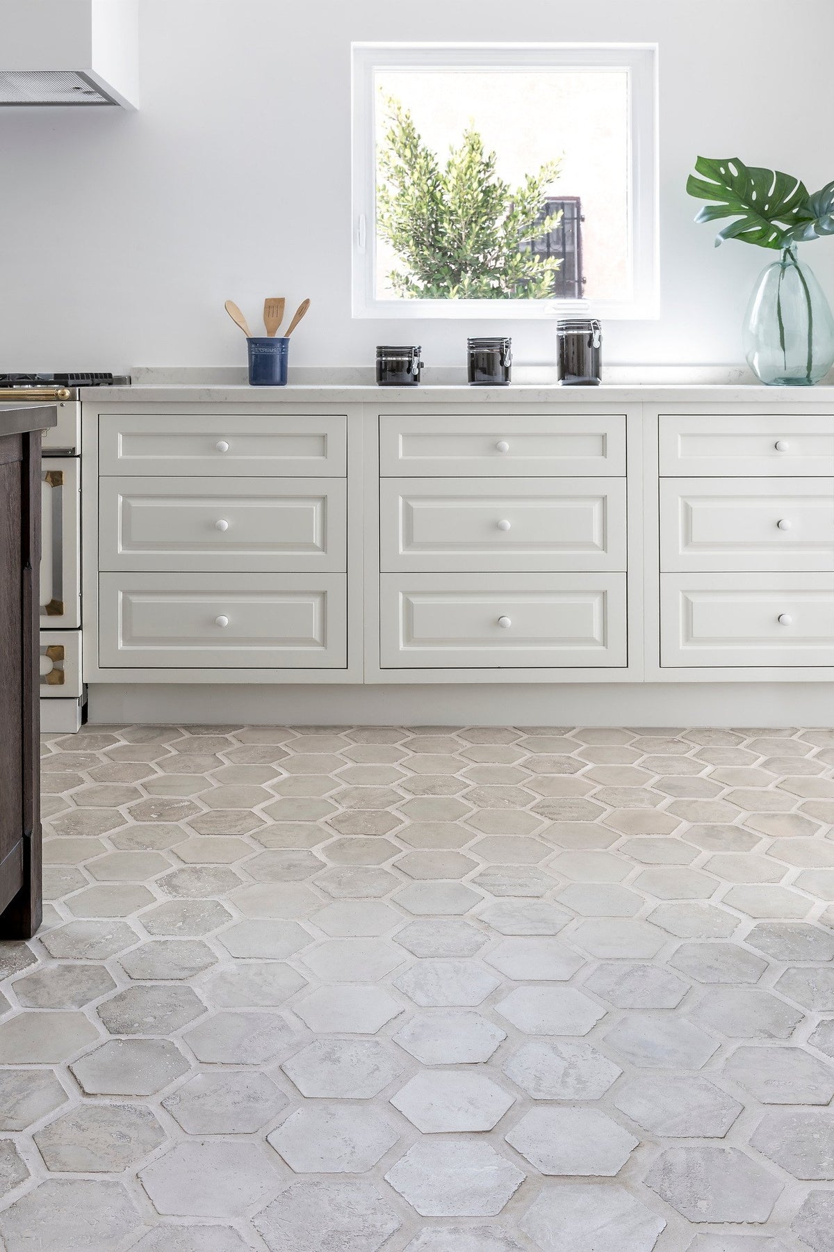 Cabinet run on Hexagon tile