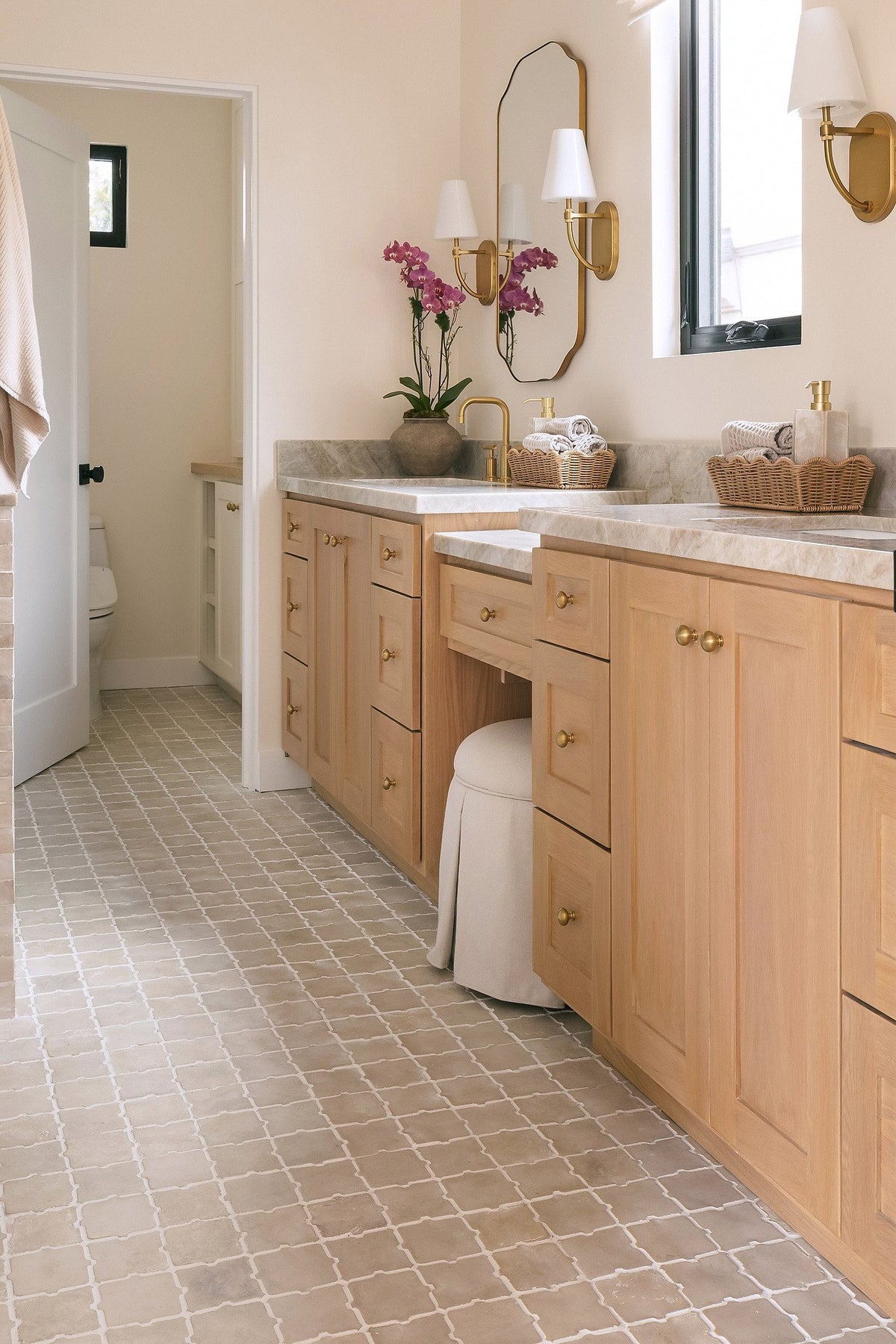 Oak vanity over Arabesque 11B