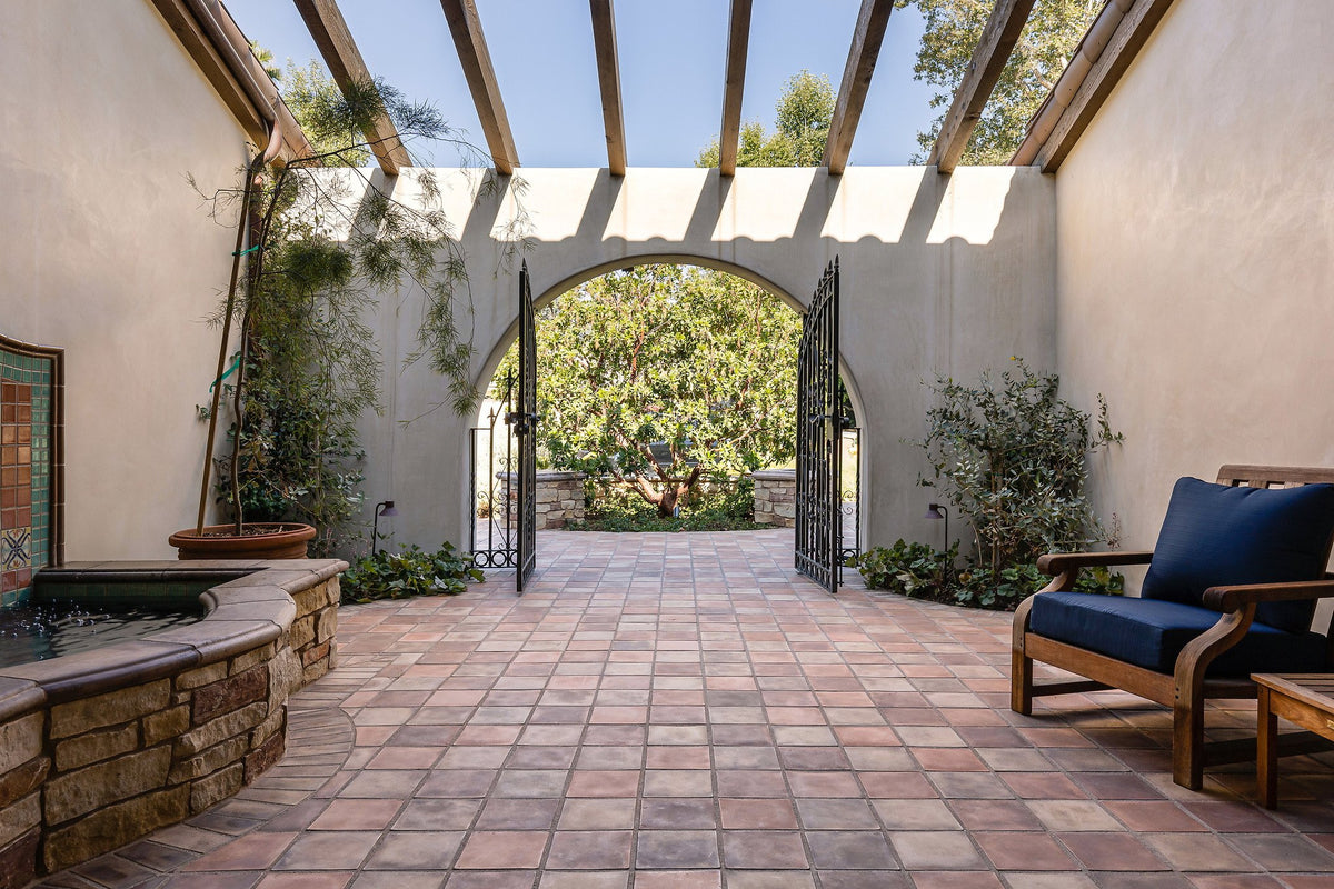 Entry courtyard in Josie Blend Artillo